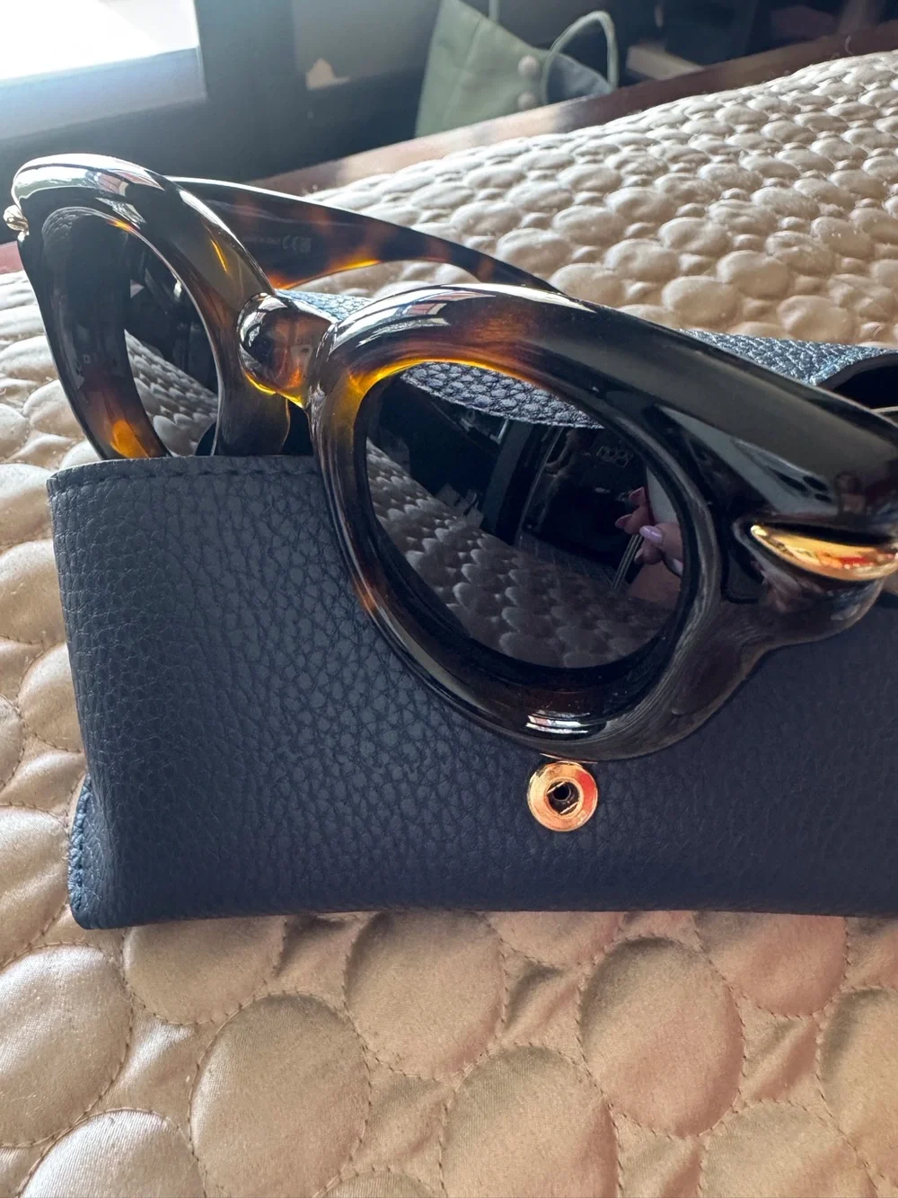Loewe Women Tortoiseshell Round Cat-Eye Sunglasses with Dark Lenses NEW